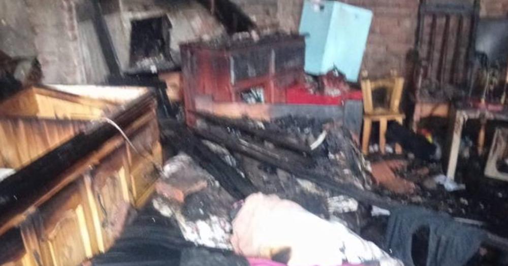 Incendio en Lomas- serios dantildeos y una cuadra tapada por el humo