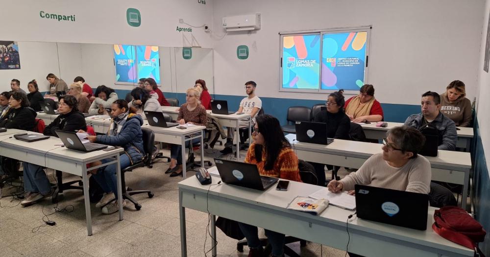 El lugar est sobre la Avenida Presidente Perón y Recondo