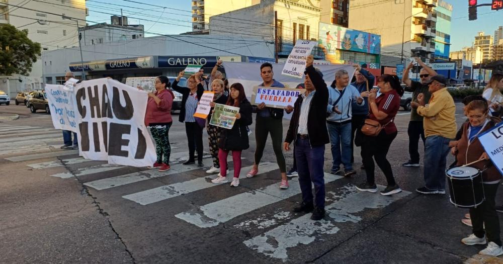 Jubilados de Lomas ya llevan ocho meses de semaforazos contra Milei