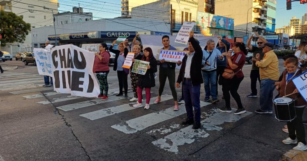 Jubilados de Lomas ya llevan ocho meses de semaforazos contra Milei