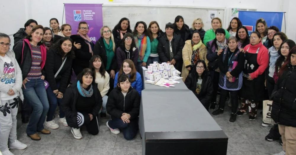 Entregaron copas menstruales y kits de toallitas reutilizables