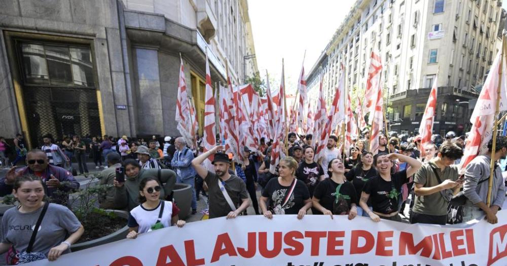 Suspendieron el DNU de Milei que limita el derecho a la huelga