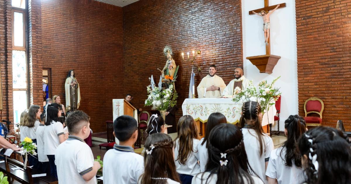 Cada vez ms familias acompañan la catequesis familiar en Lomas