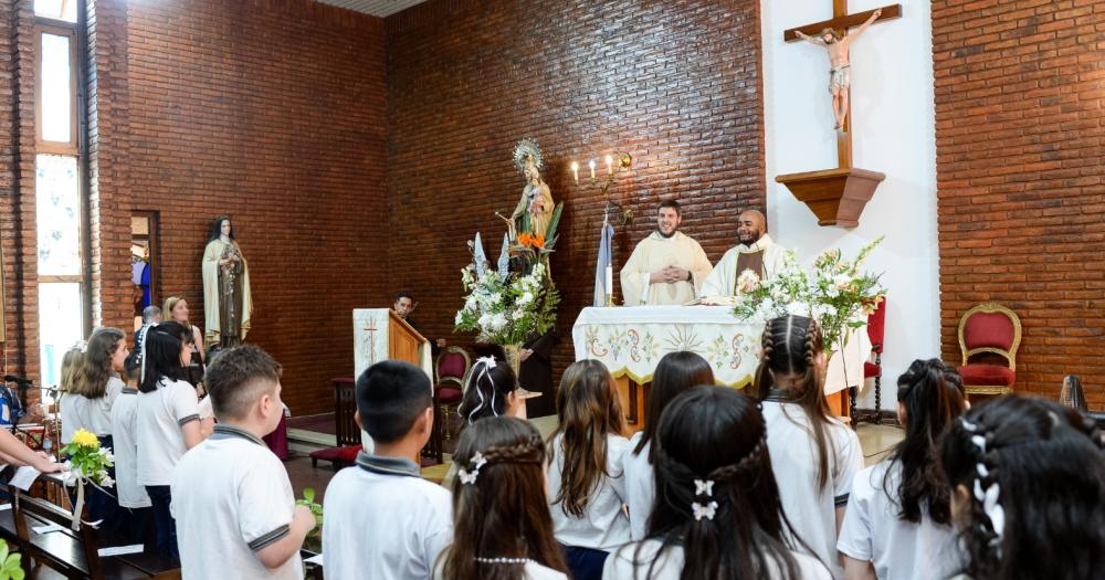 Cada vez ms familias acompañan la catequesis familiar en Lomas