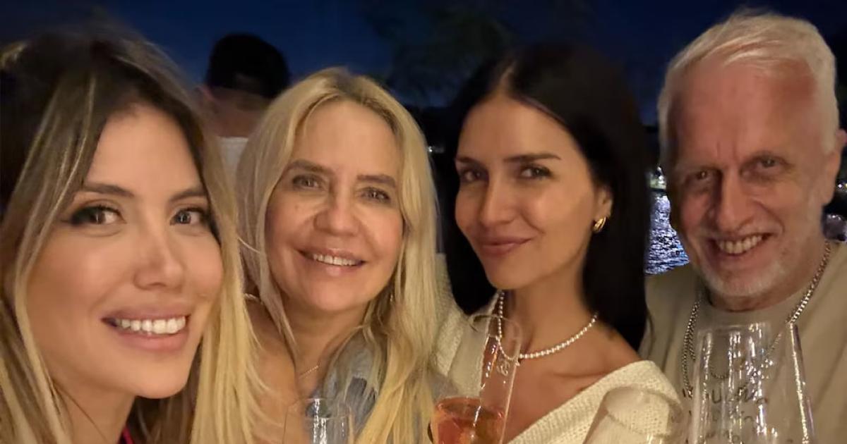 Wanda Nara con su hermana Zaira y sus padres