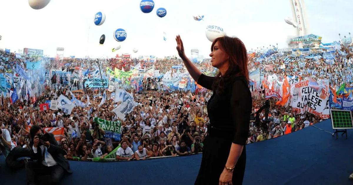 Lomas con Cristina- convocan a un eneacutergico apoyo en el PJ local