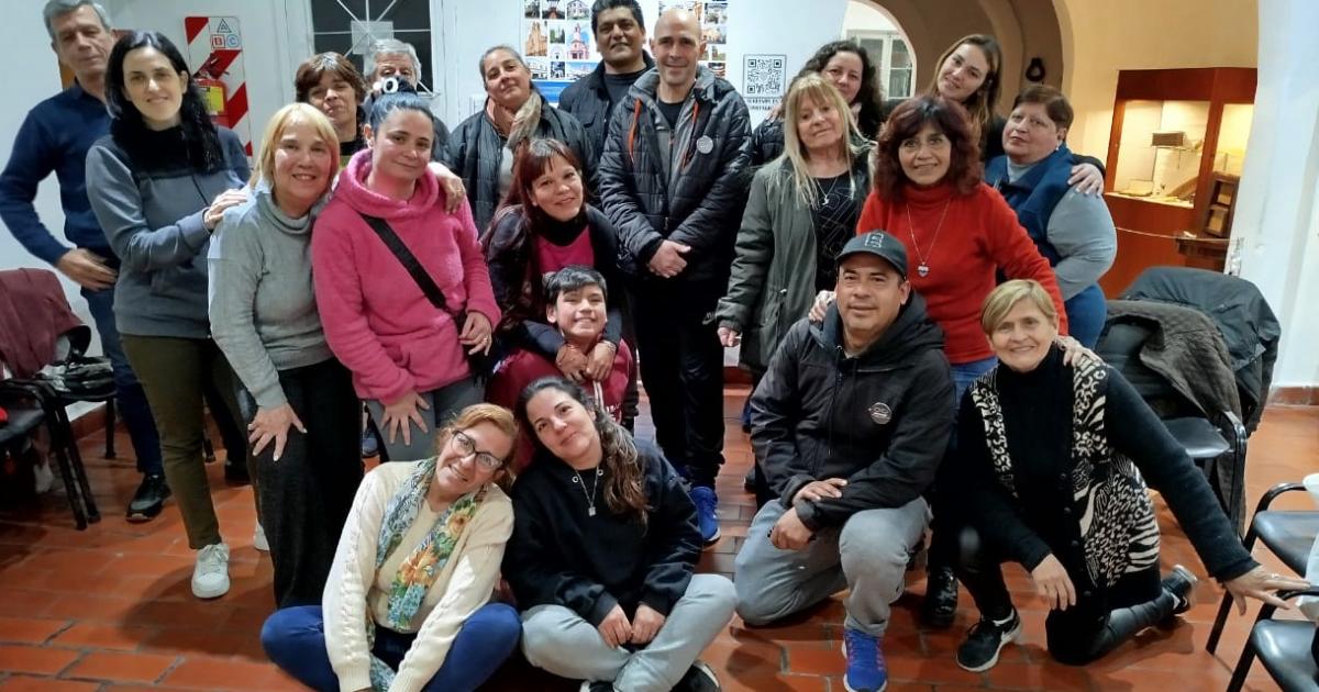 Todos los lunes se juntan en pleno centro de Lomas