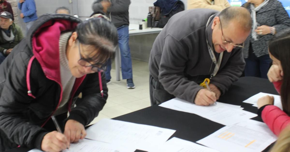 Ms familias acceden a los trmites de escrituración de sus hogares