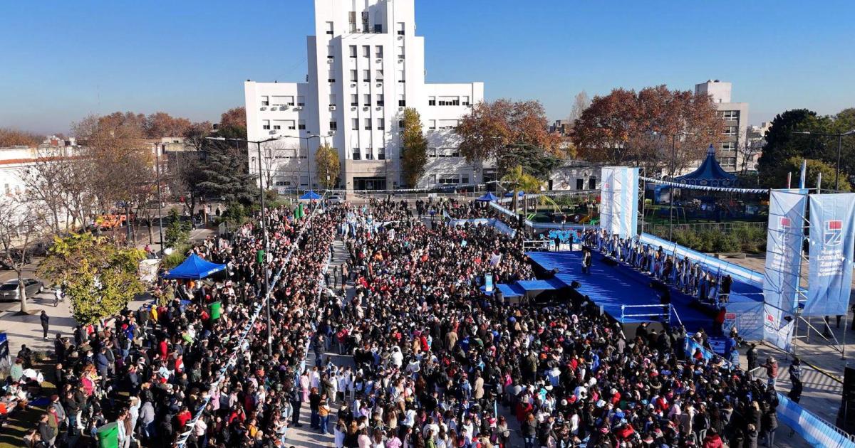 La Plaza Grigera colmada de estudiantes
