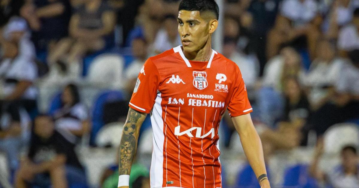 Dylan Vergara volvió a entrenarse en su club
