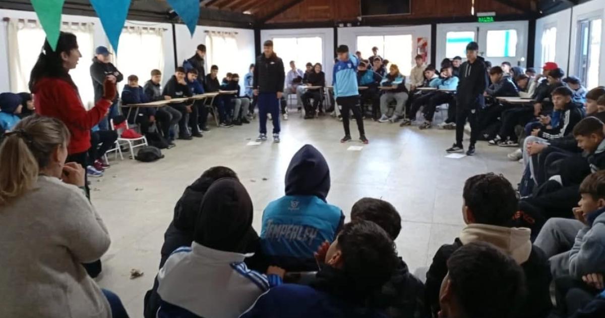 Encuentro con jóvenes de las divisiones juveniles del Club Temperley