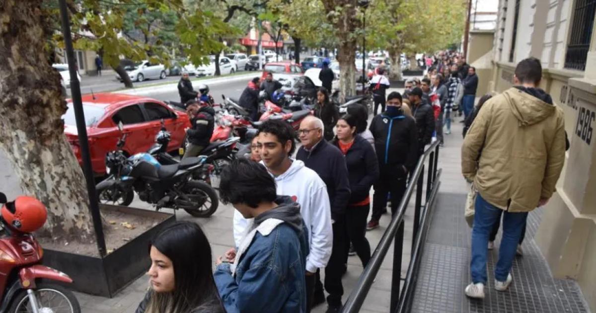 El desempleo joven en el nivel maacutes alto en cuatro antildeos