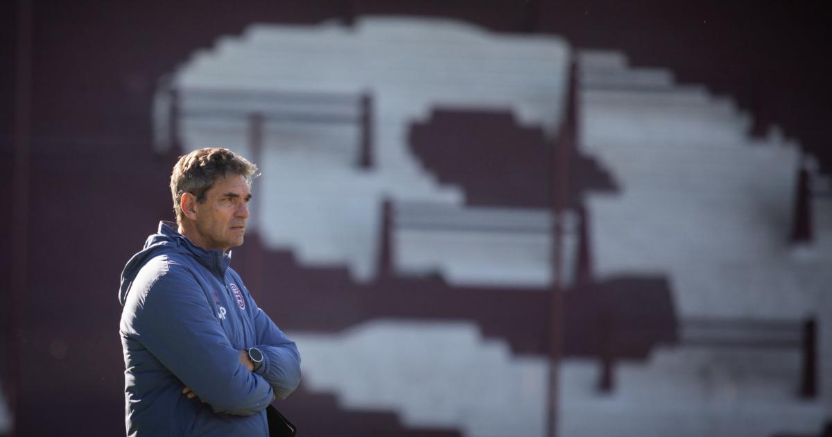 Pellegrino sigue esperando por un 9 para su Lanús