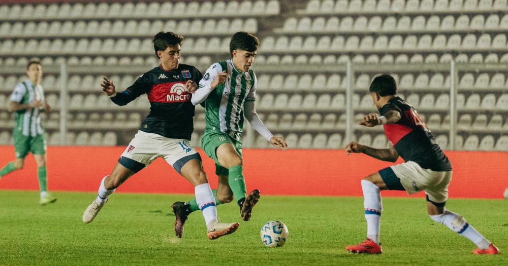 Banfield no pudo con Tigre y sufrió un nuevo golpe