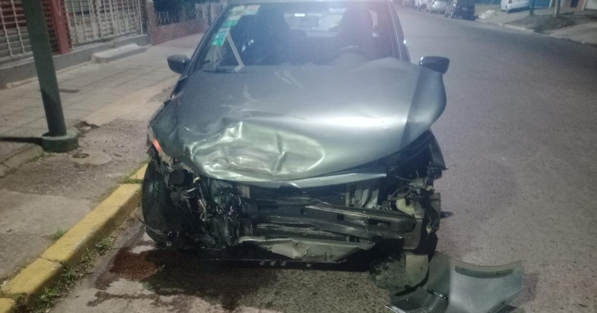 Así quedó uno de los autos tras el choque
