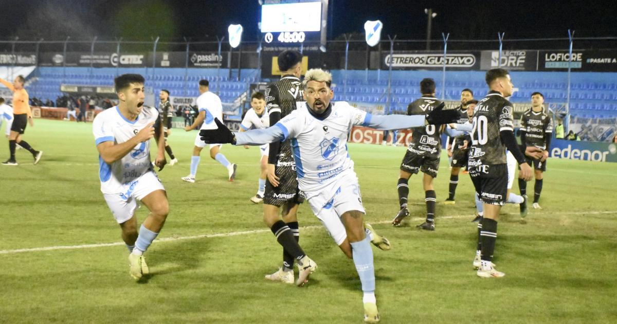 El animal del gol que sigue batiendo récords con la camiseta de Temperley