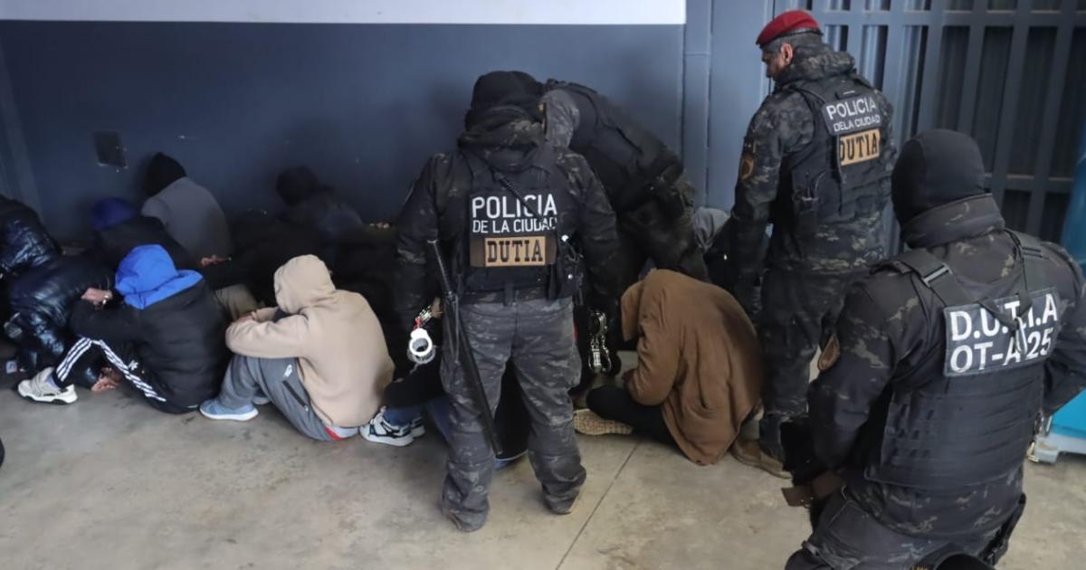Detuvieron a 33 integrantes de la banda