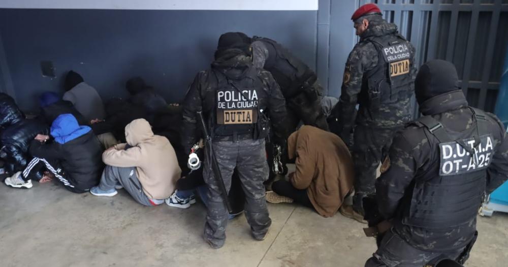 Detuvieron a 33 integrantes de la banda