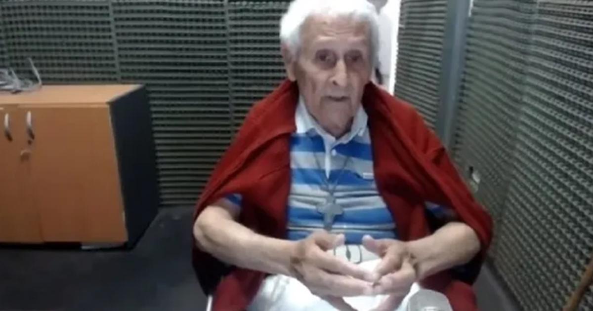 Miguel Etchecolatz declarando durante el juicio del Pozo de Banfield