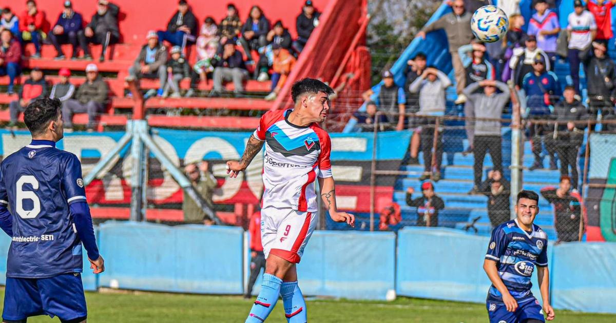 Meaurio con un gran cabezazo le dio el empate al Tricolor en el primer tiempo