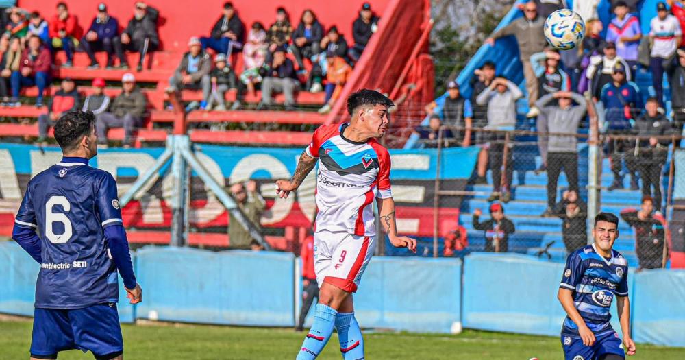 Meaurio con un gran cabezazo le dio el empate al Tricolor en el primer tiempo