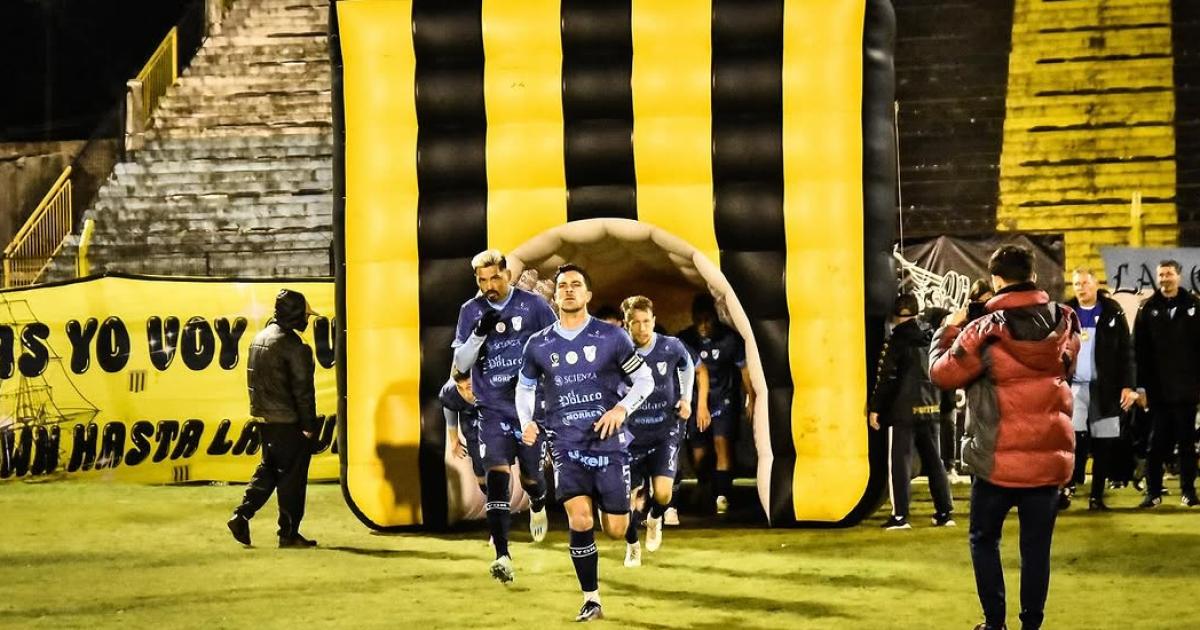 Temperley pisa el Fragata Sarmiento