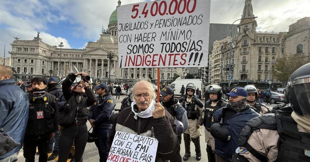  El Estado tiene que garantizar comida medicamentos y techo