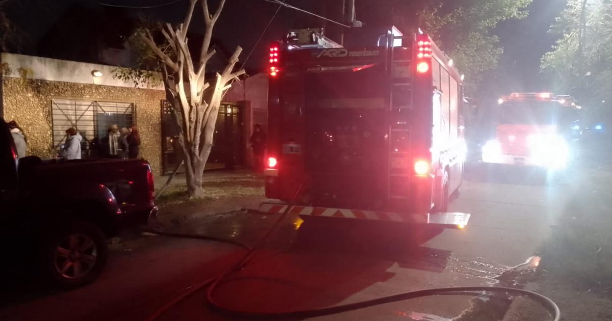 El barrio no tenía luz cuando llegaron los Bomberos de Lomas