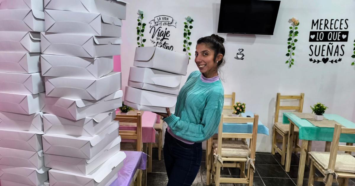 Contrató a la pastelera Romina Varela para que haga las entregas a ms de 20 personas