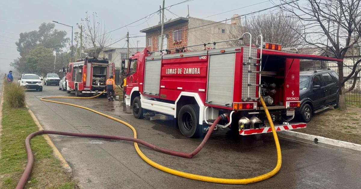Intervinieron cuatro dotaciones de los Bomberos de Lomas