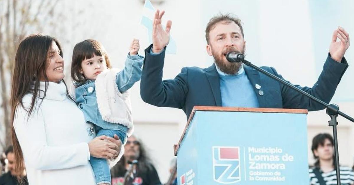 Federico Otermín y Daniela Vilar junto a su hija