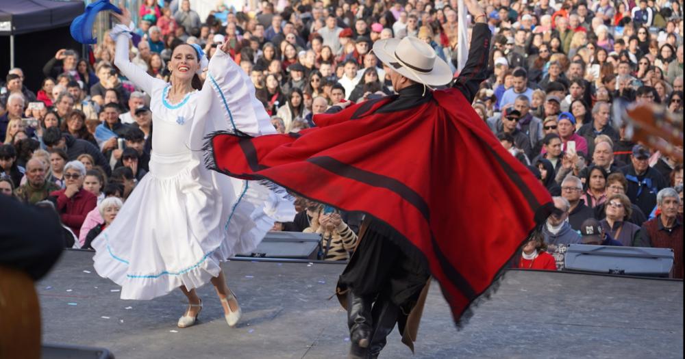 Asiacute fue el festejo del Diacutea de la Independencia en Lomas- las mejores fotos