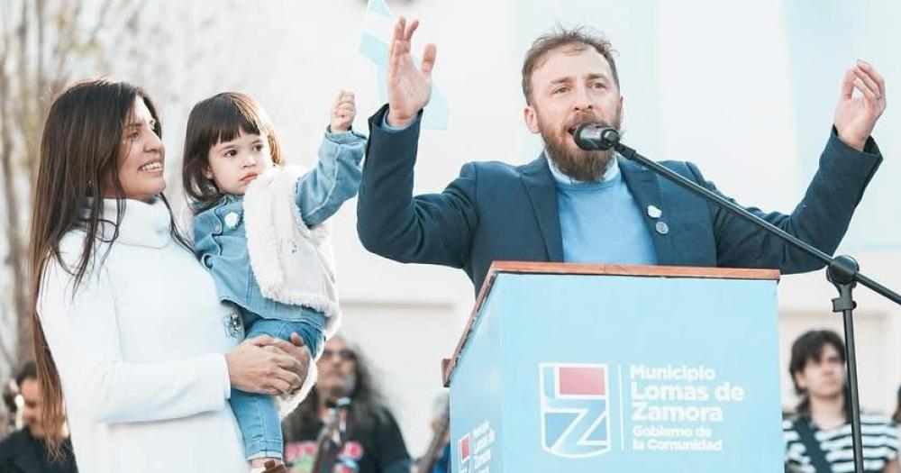 Federico Otermín y Daniela Vilar junto a su hija