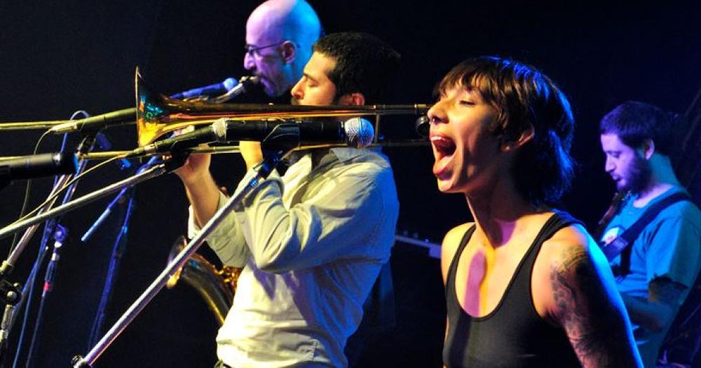 Murioacute la cantante de Sateacutelite Kingston como consecuencia de los recortes oncoloacutegicos