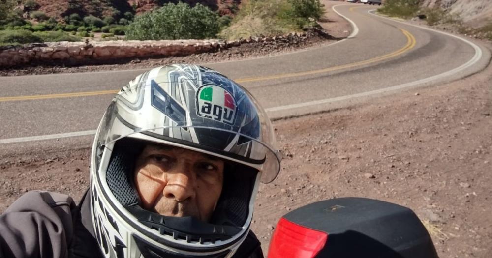 Benjamín sigue recorriendo América con su moto