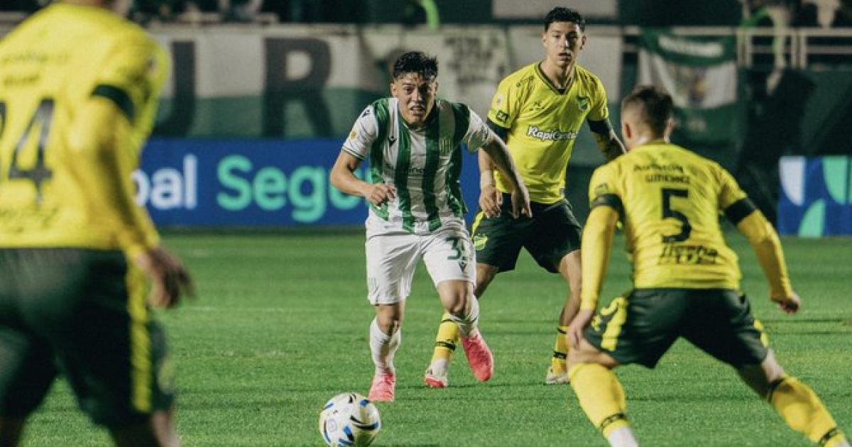 Santiago Esquivel encara a Kevin Gutiérrez