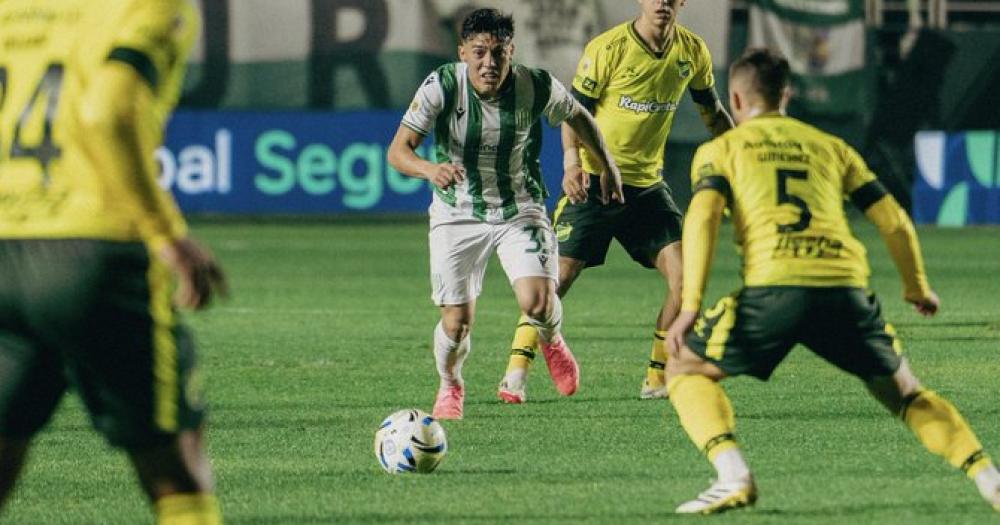 Santiago Esquivel encara a Kevin Gutiérrez