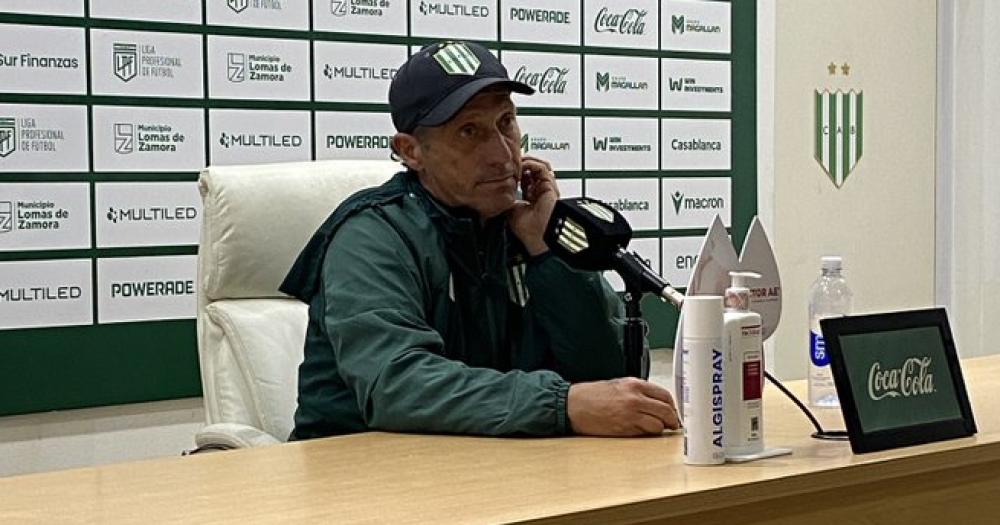 Pedro Troglio no abandona el barco
