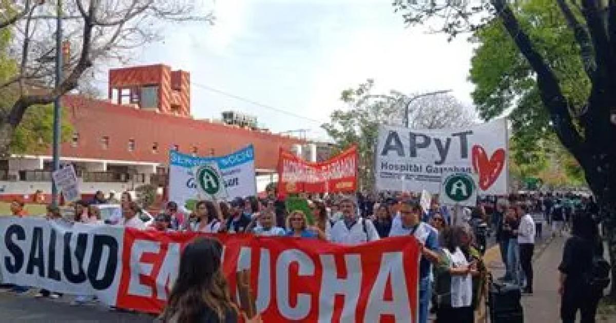 Siguen las movilizaciones en defensa del Garrahan y la salud puacuteblica