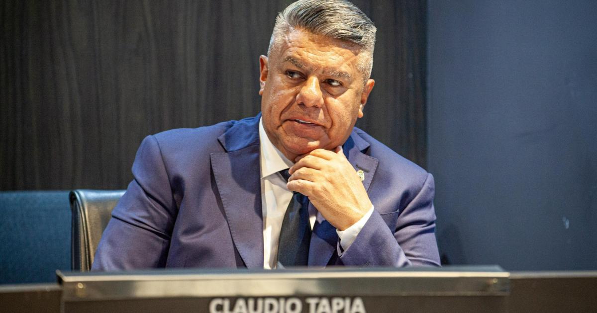 El presidente de la AFA confirmó el regreso de ambas parcialidades al fútbol de la Liga Profesional