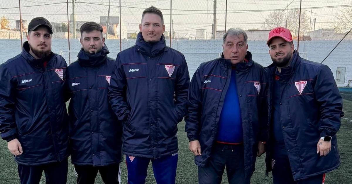 El nuevo DT de la Reserva con todos sus ayudantes