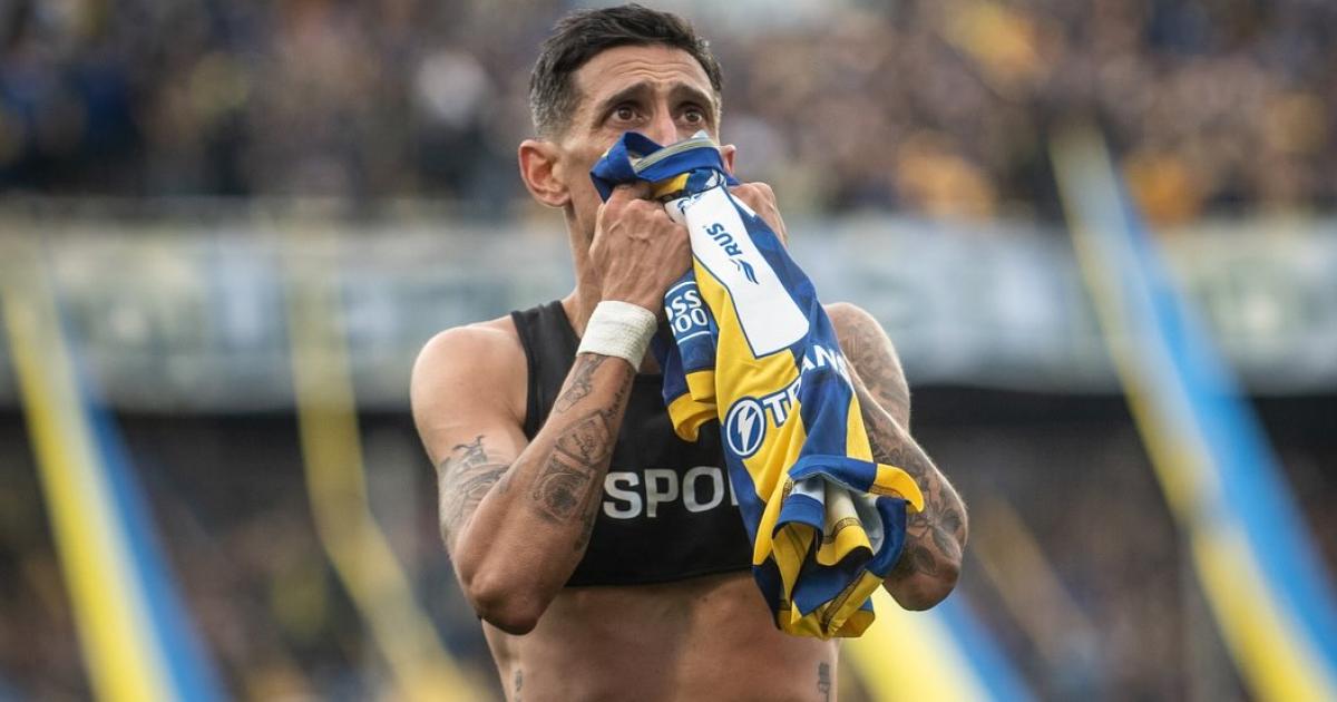 Los hinchas de Lanús esperan a Ángel Di María con una bandera