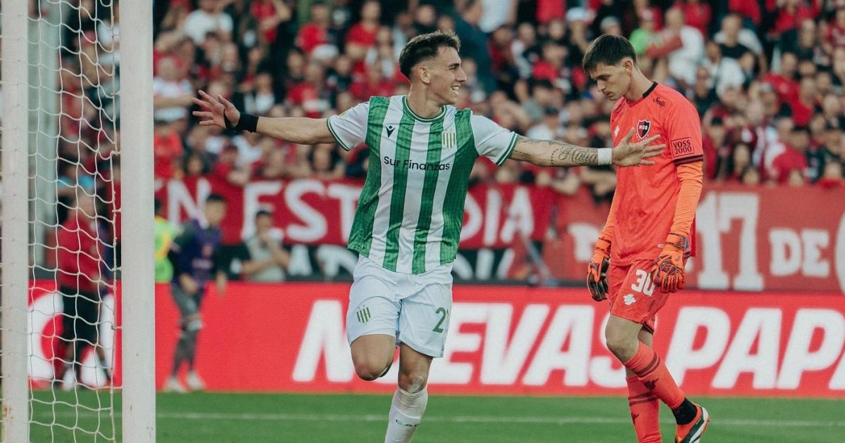 Rodrigo Auzmendi marcó los dos goles de Banfield