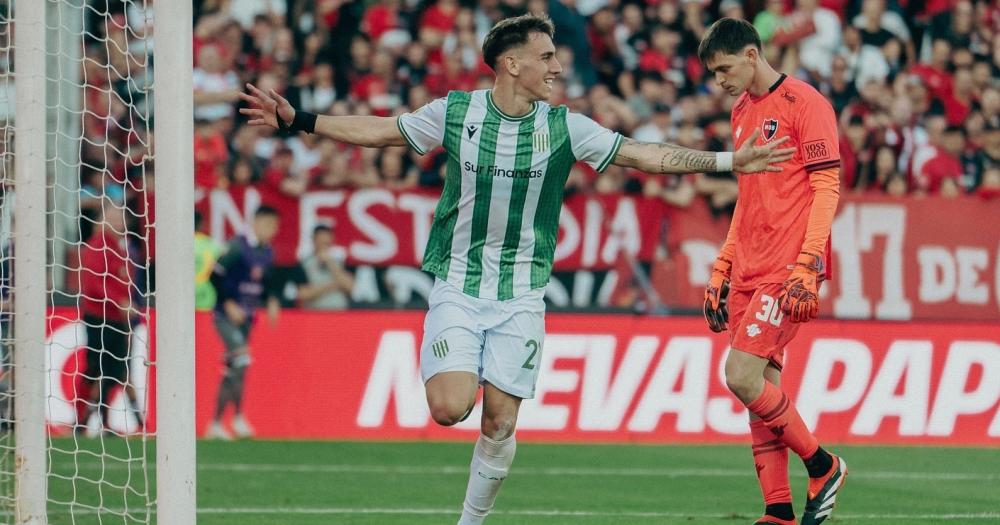 Rodrigo Auzmendi marcó los dos goles de Banfield