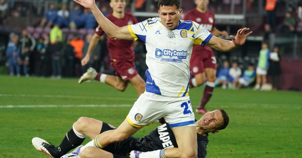 El momento del choque entre Duarte y Losada para el posterior penal a favor de Rosario Central