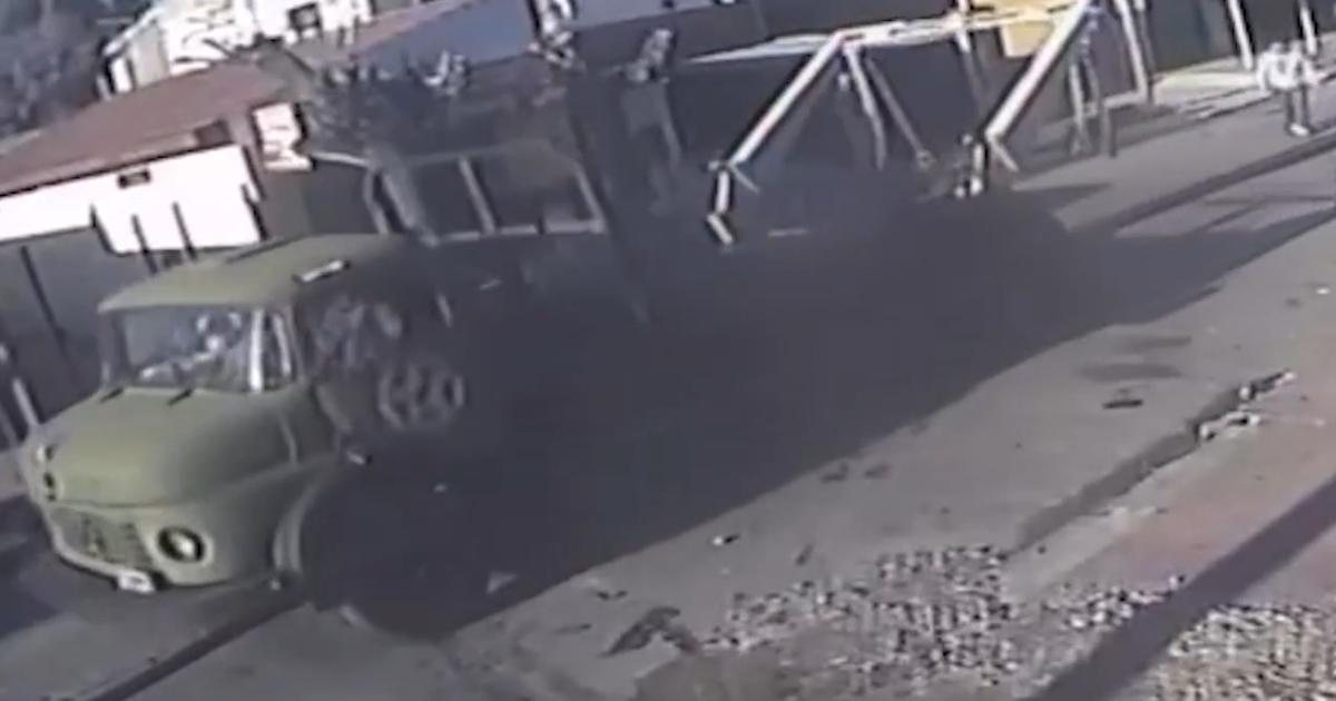 El camión quedó filmado por las cmaras de seguridad en pleno robo