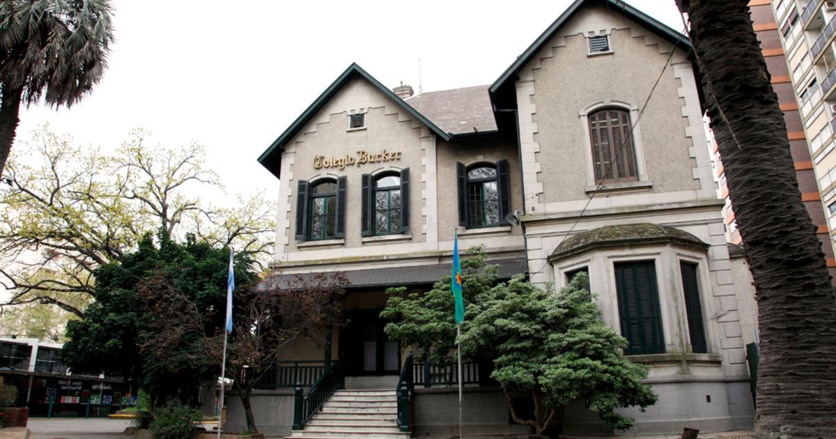 El edificio sobre la avenida Meeks