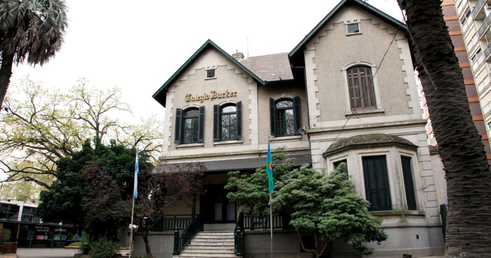 El edificio sobre la avenida Meeks