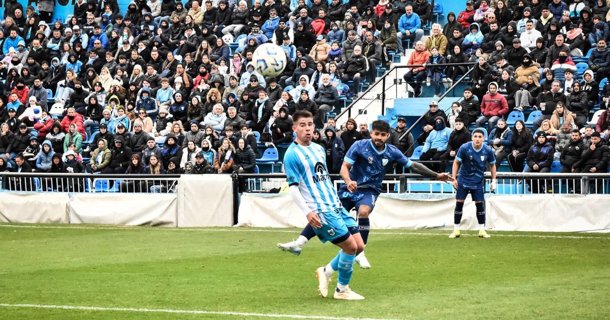 El tucu Esparza fue una de las grandes figuras en el triunfo de Temperley