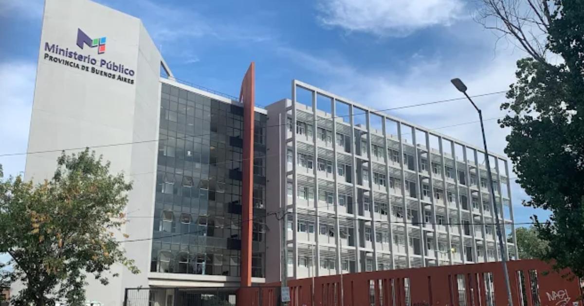 La denunciante mostró a La Unión los daños en su casa